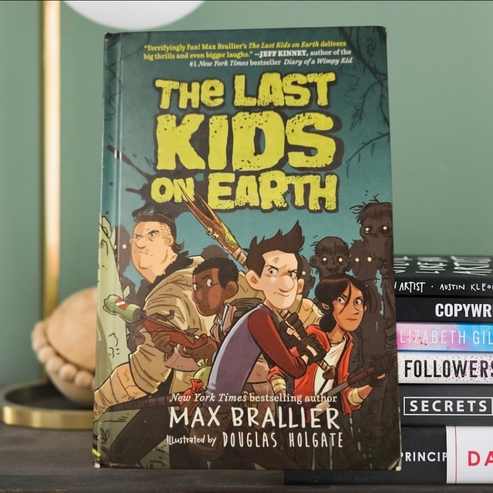 📚 3/$15: The Last Kids on Earth Graphic Novel (Hardcover)